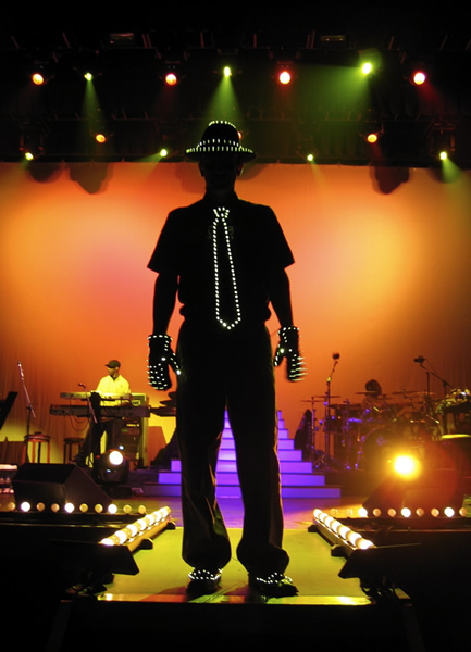 R Kelly: Enlighted Illuminated Clothing